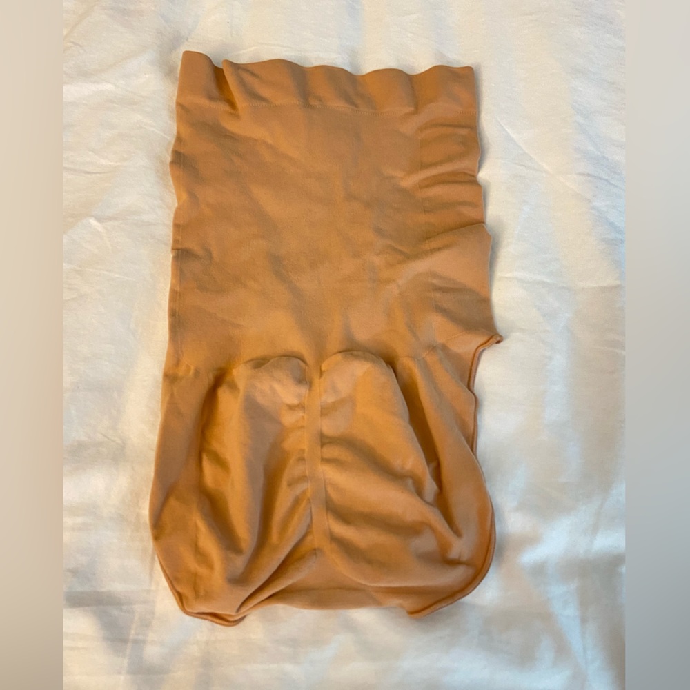 Skims: Sculpting High Waist Brief